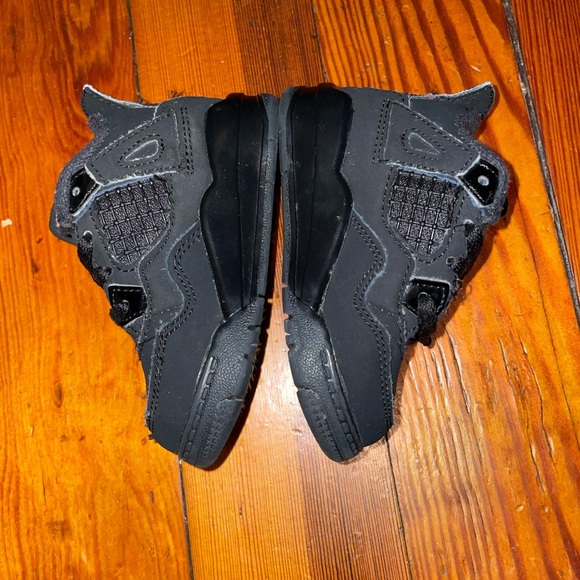 Jordan 4 - Picture 5 of 6